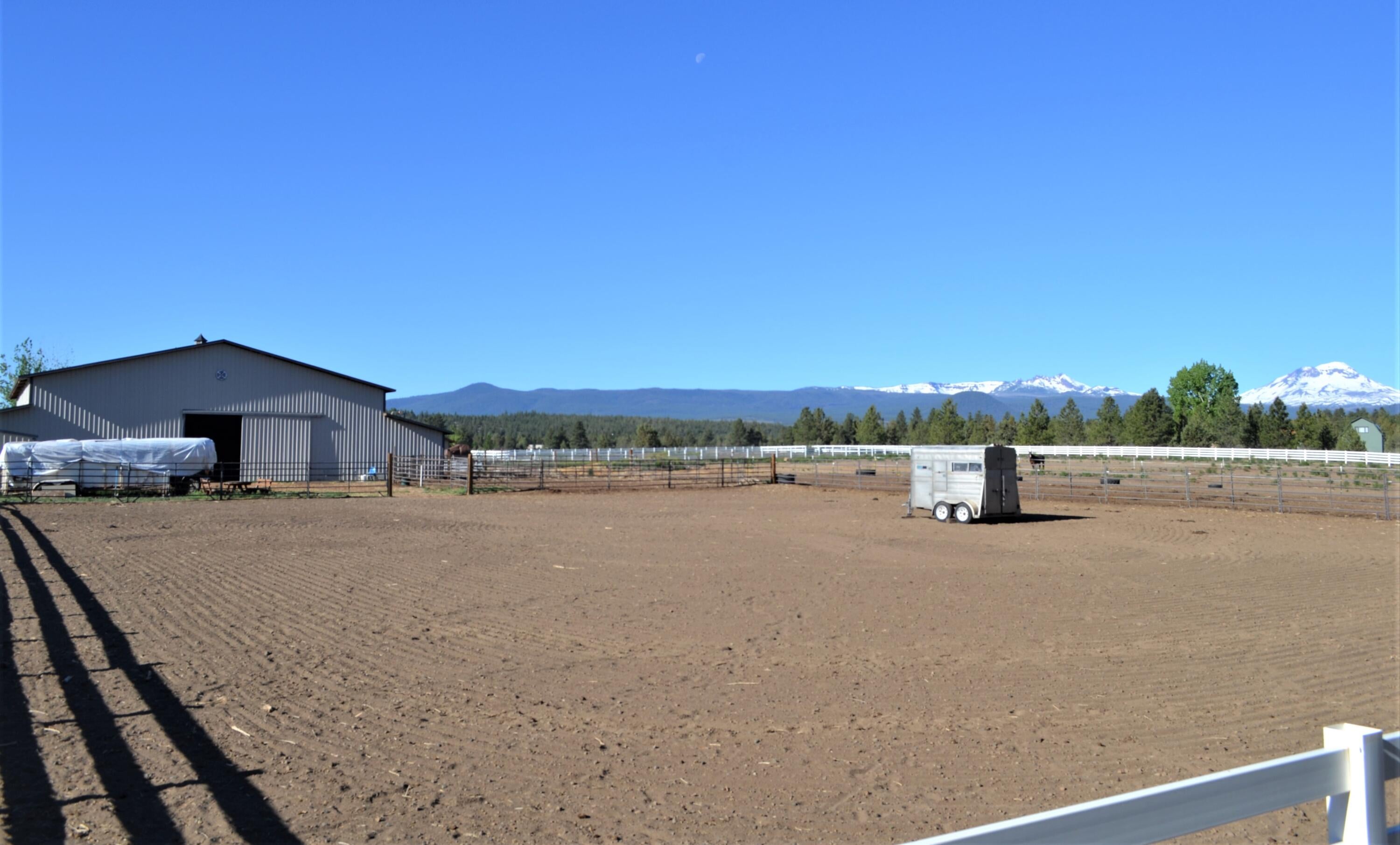 66955 Gist Road Bend, OR 97703 - Photo 5 of 6 Side barn