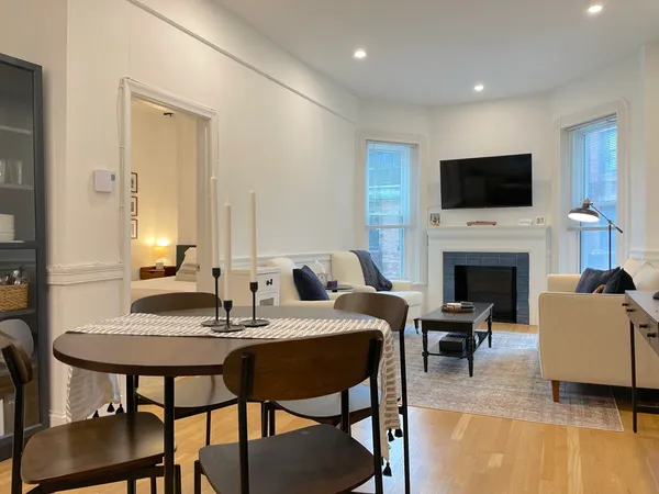 $3,325 | 827 Boylston Street, Unit 200, Boston, MA 02116