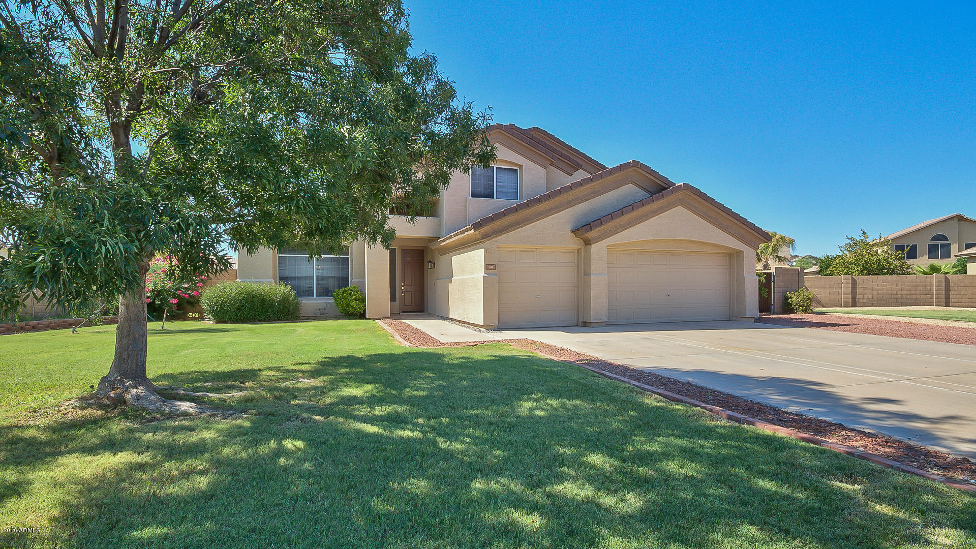 208 East Liberty Lane Gilbert, AZ 85296 - Photo 3 of 34 03