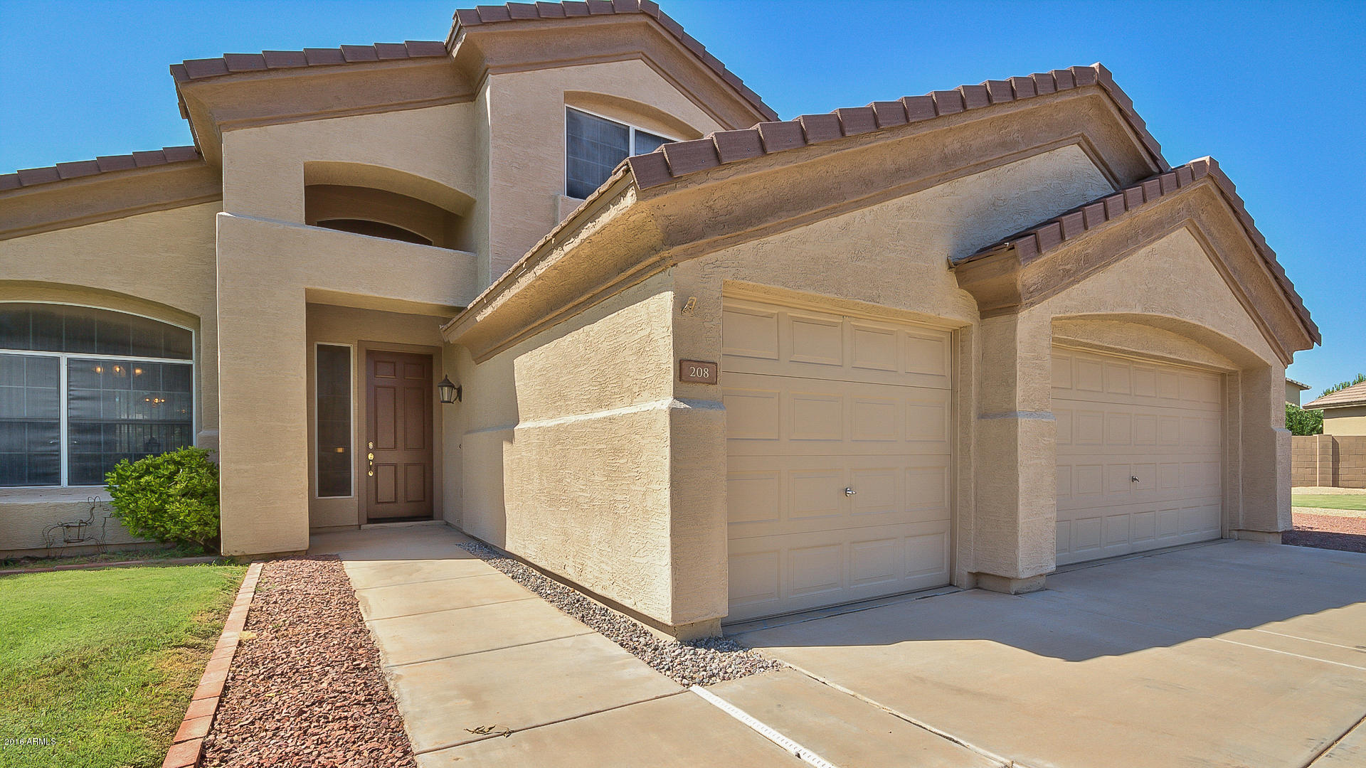208 East Liberty Lane Gilbert, AZ 85296 - Photo 4 of 34 04