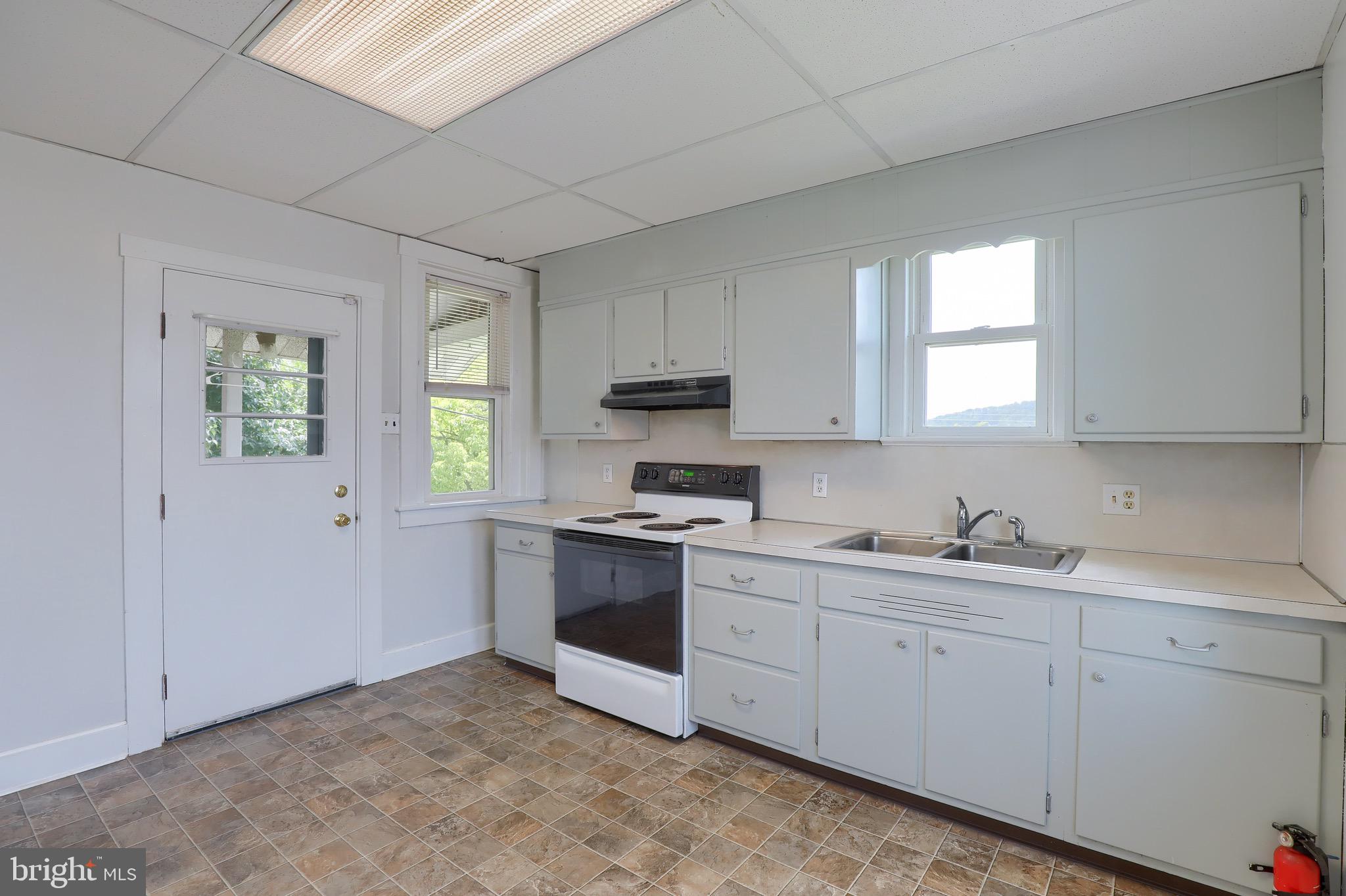 1381 Fayette Avenue Reading, PA 19607 - Photo 16 of 28