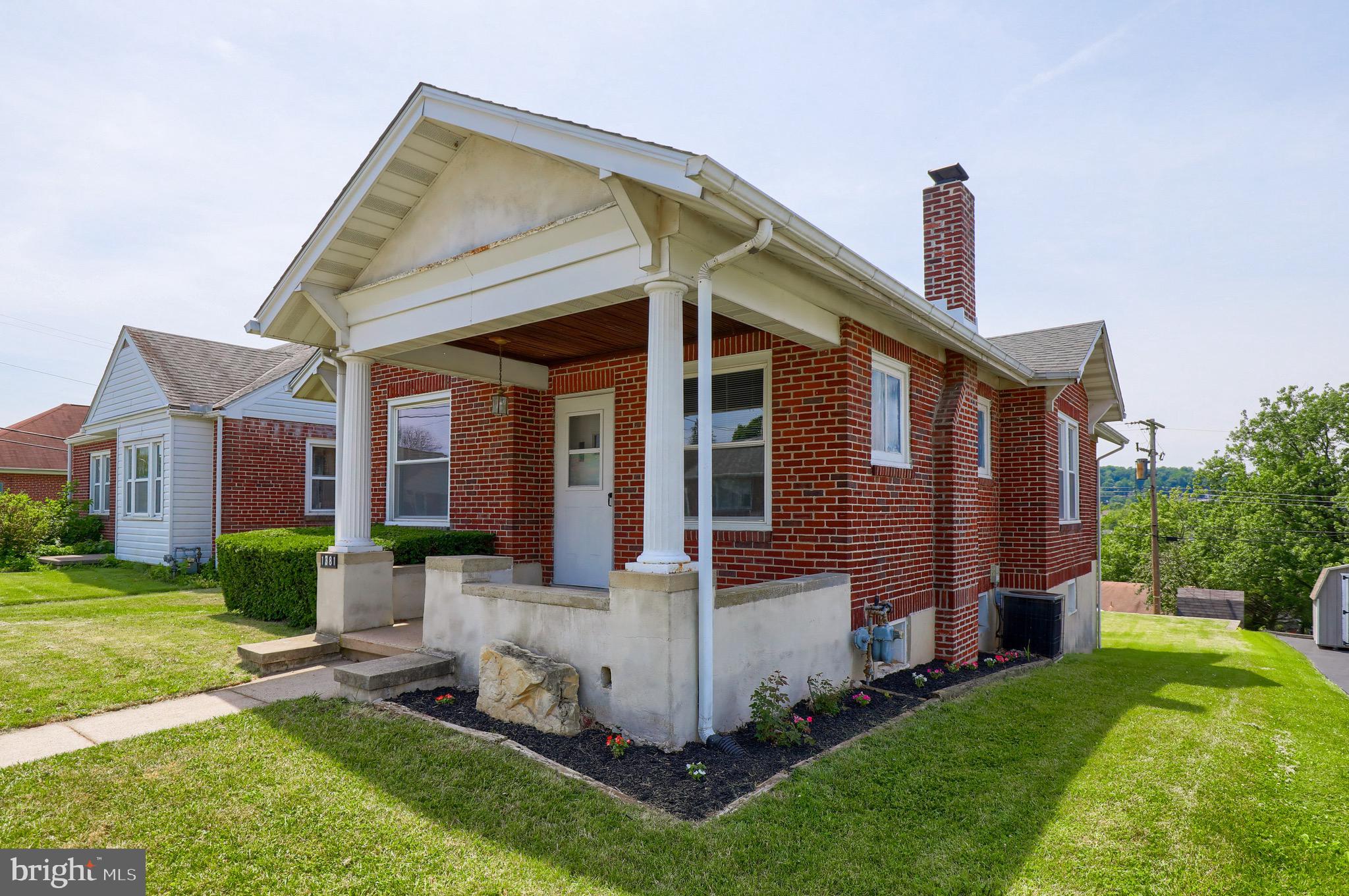 1381 Fayette Avenue Reading, PA 19607 - Photo 3 of 28