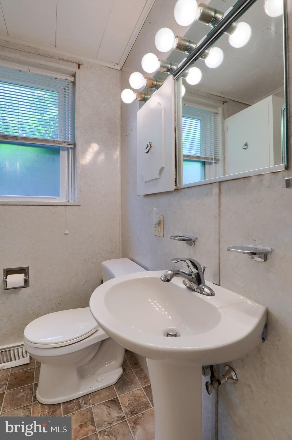 1381 Fayette Avenue Reading, PA 19607 - Photo 21 of 28