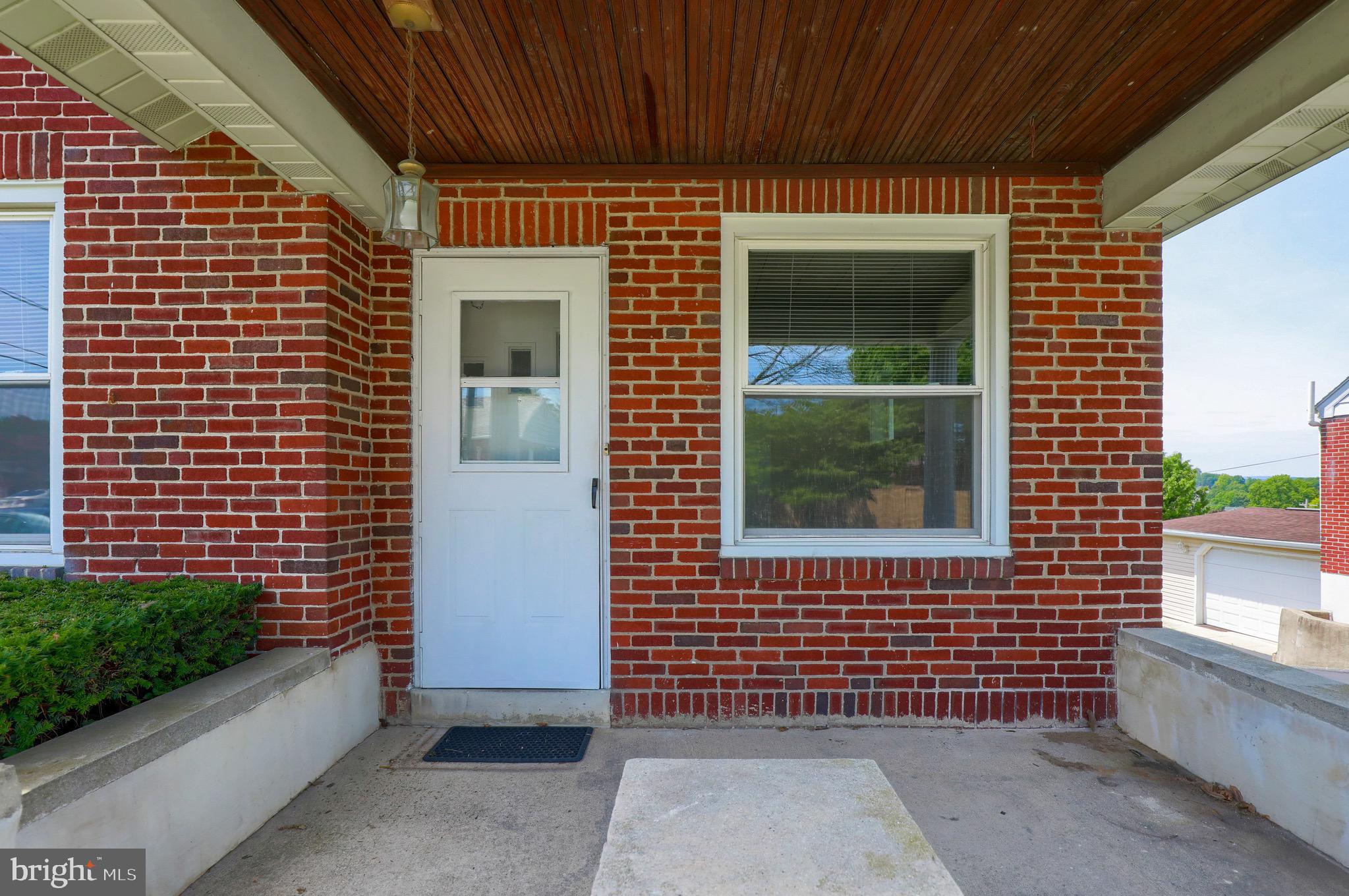 1381 Fayette Avenue Reading, PA 19607 - Photo 4 of 28