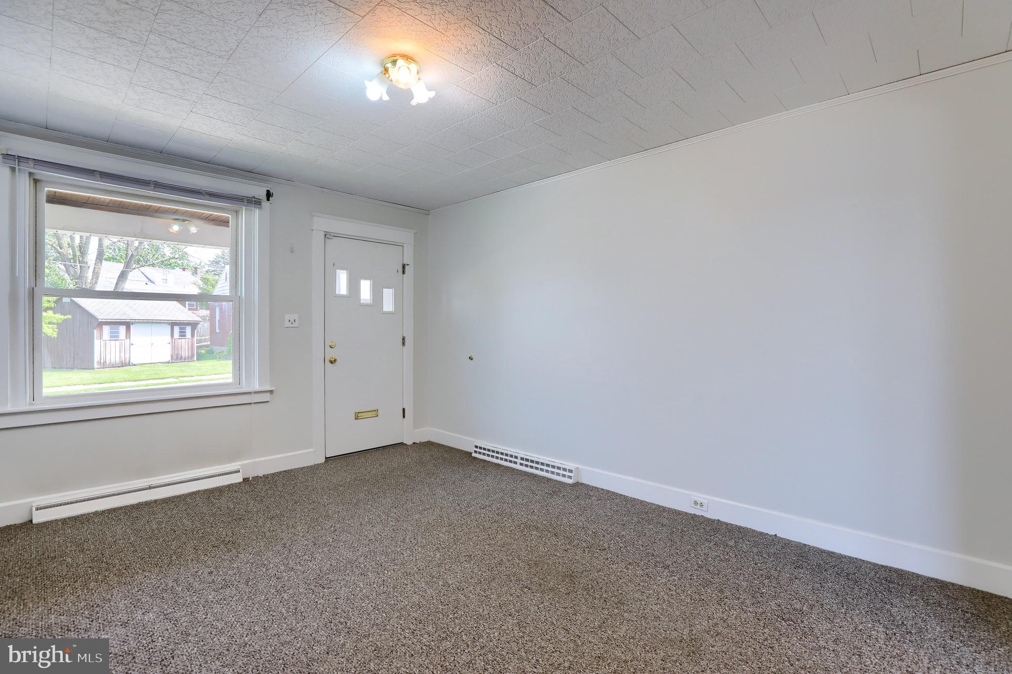 1381 Fayette Avenue Reading, PA 19607 - Photo 7 of 28
