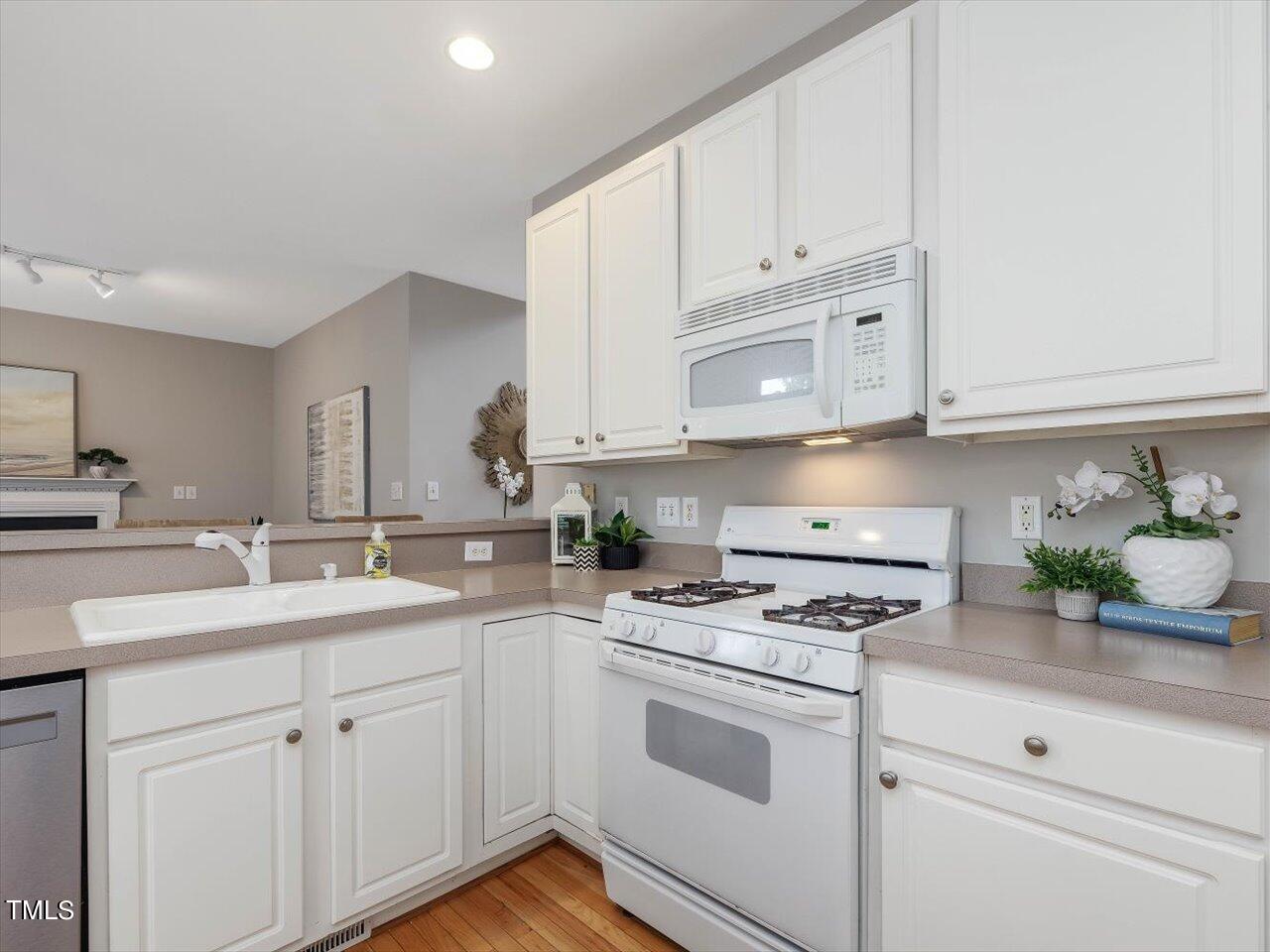 5804 Rustic Wood Lane Durham, NC 27713 - Photo 20 of 64 20-Kitchen