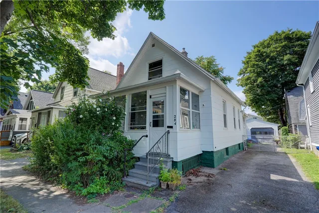 $1,700 | 284 Benton Street, Rochester, NY 14620
