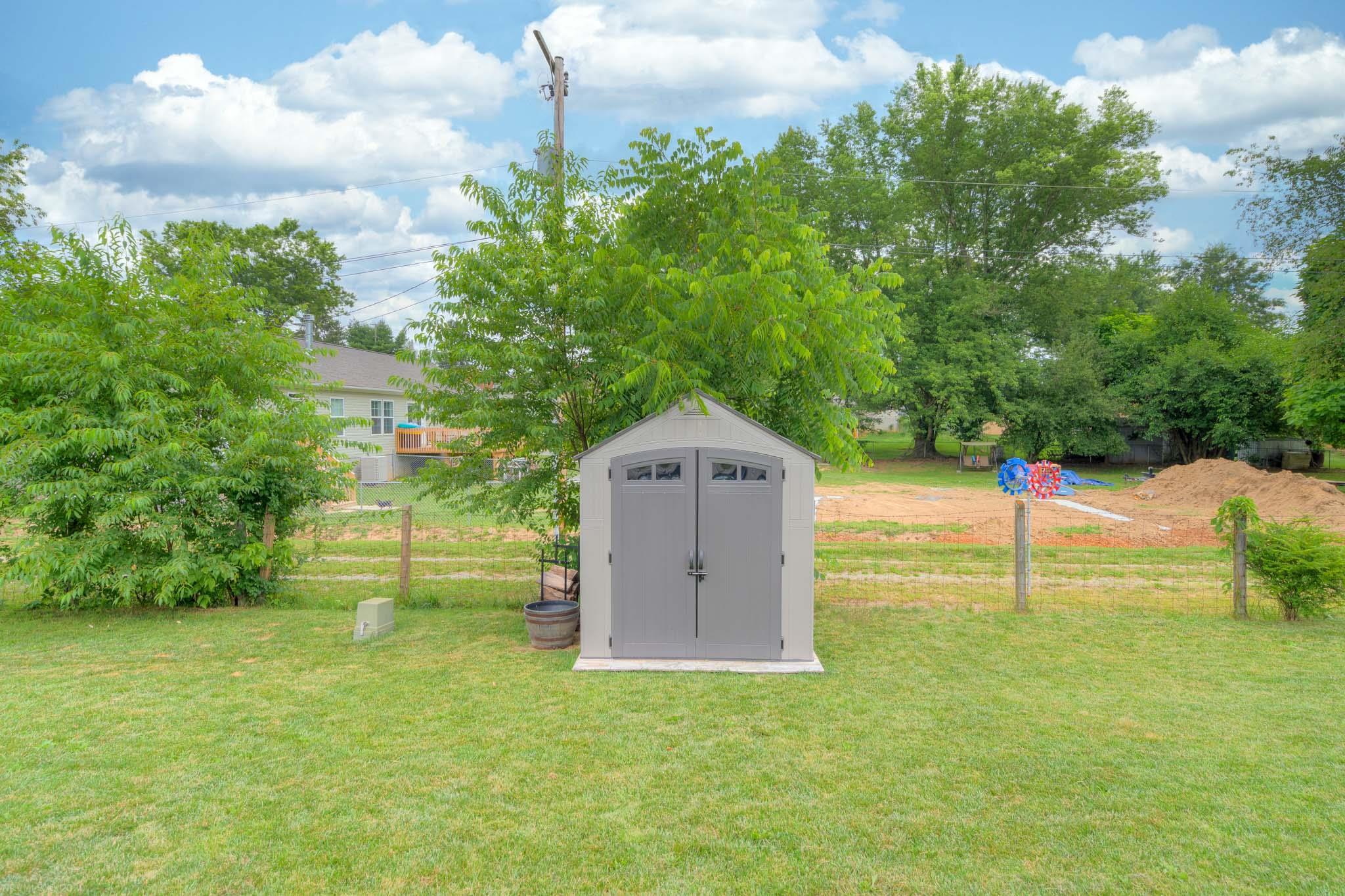7698 Brooklyn Road Radford, VA 24141 - Photo 7 of 27 Gallery Image 7