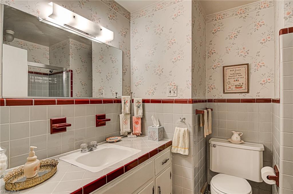 304 North Hawthorne Road Winston-Salem, NC 27104 - Photo 17 of 21 Gallery Image 17