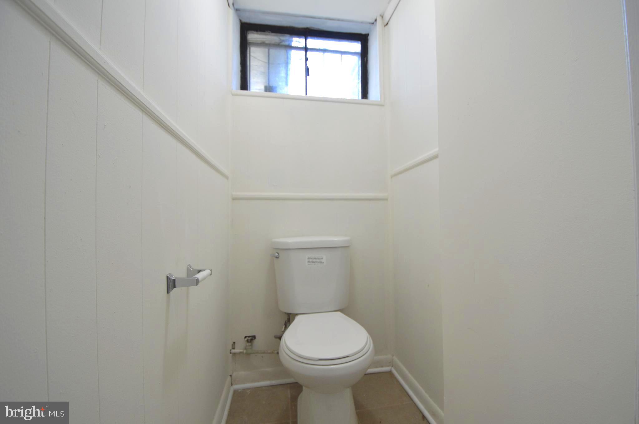1405 Barrett Road Baltimore, MD 21207 - Photo 23 of 26 Bath