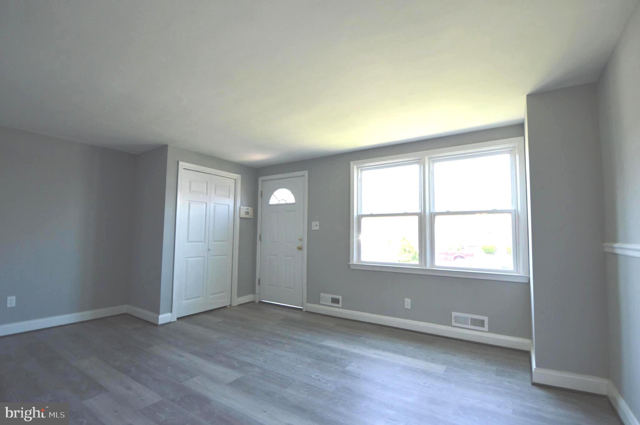 1405 Barrett Road Baltimore, MD 21207 - Photo 3 of 26 Living Room