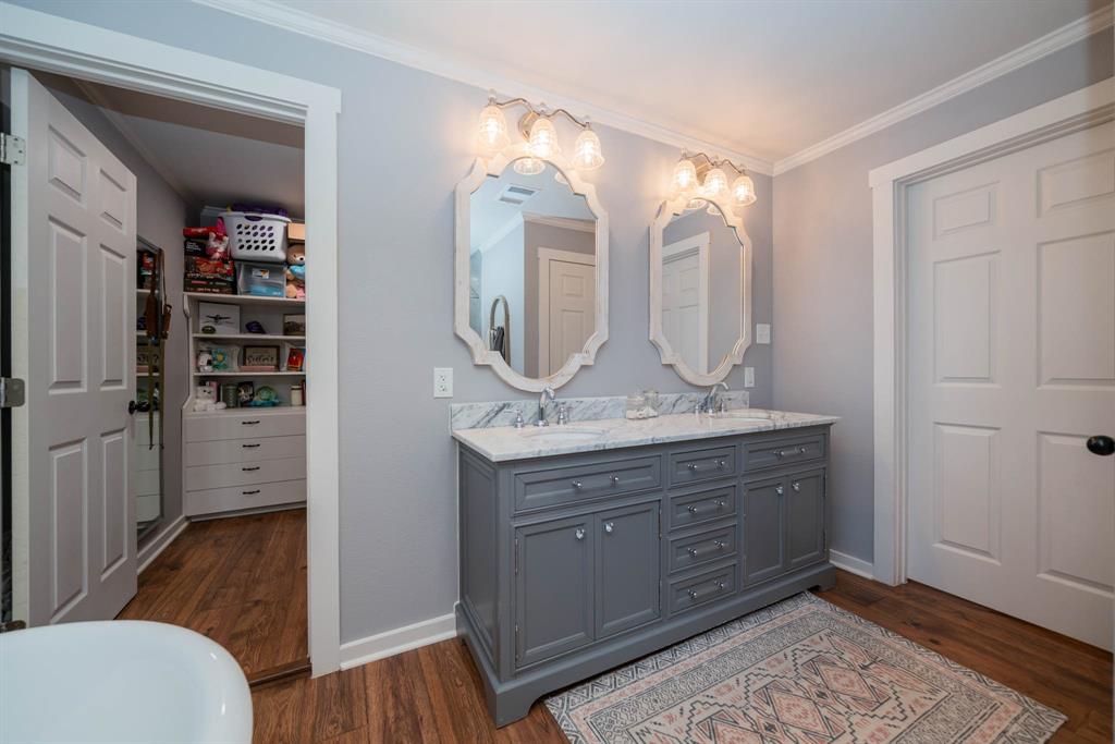 1901 Byrd Road Jacksonville, TX 75766 - Photo 21 of 40 Full bath with dark wood-style flooring, crown molding, and double vanity