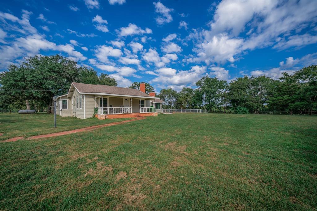 1901 Byrd Road Jacksonville, TX 75766 - Photo 3 of 40 a front view of house with yard and green space