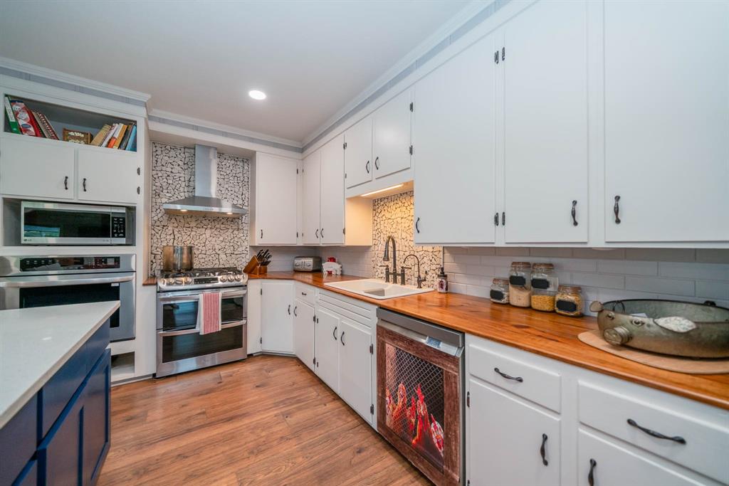1901 Byrd Road Jacksonville, TX 75766 - Photo 10 of 40 a kitchen with granite countertop white cabinets and white appliances