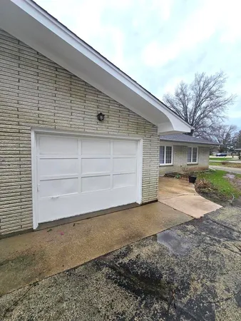 $2,195 | 714 North Bridge Street, Yorkville, IL 60560