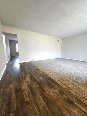 $2,195 | 714 North Bridge Street, Yorkville, IL 60560