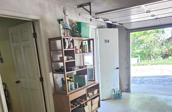a view of entryway with a area