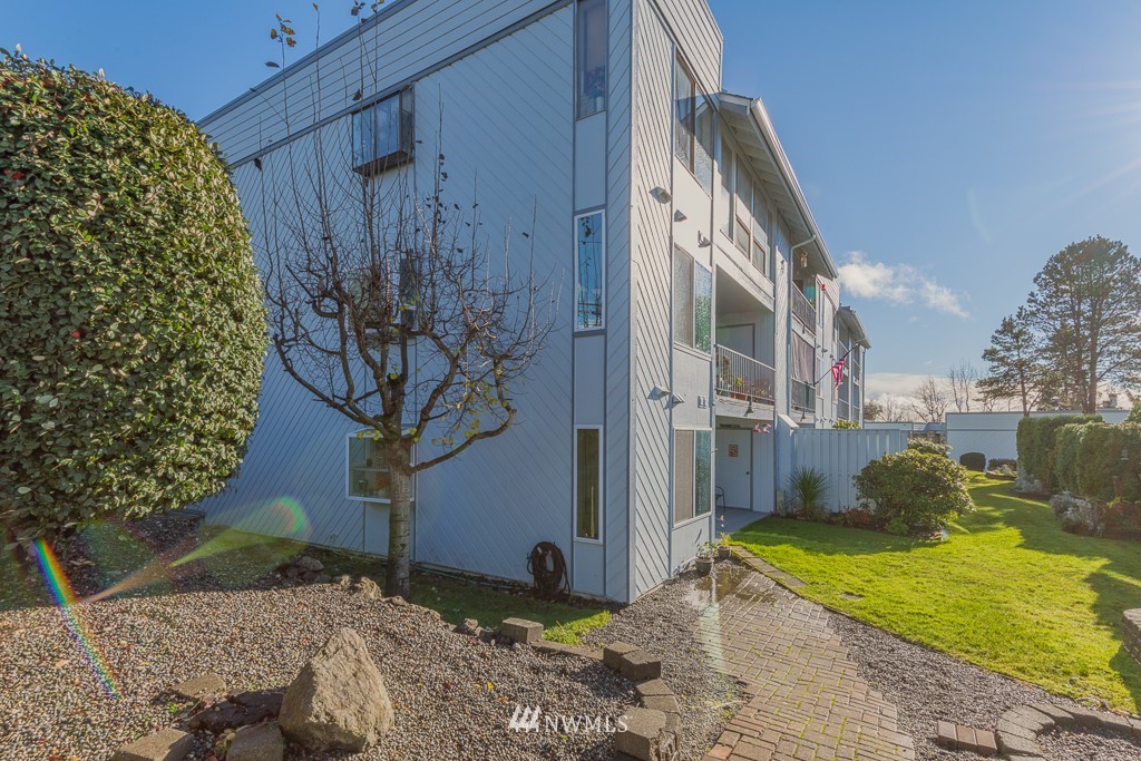 1541 Sheridan Road, Unit D1 Bremerton, WA 98310 - Photo 1 of 26 Gallery Image 1