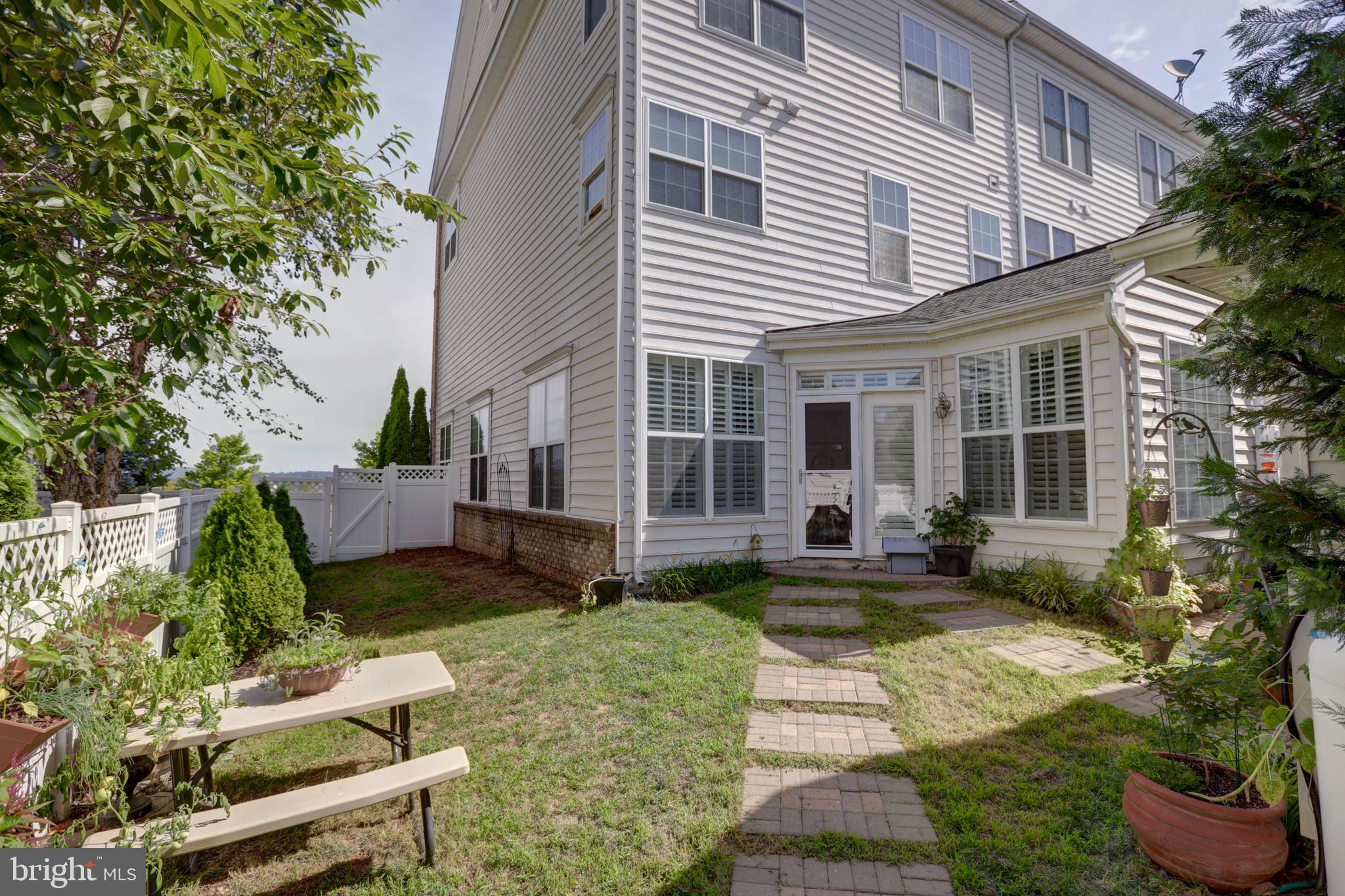43135 Rudy Terrace Leesburg, VA 20176 - Photo 26 of 28 Room for kids or pets to play