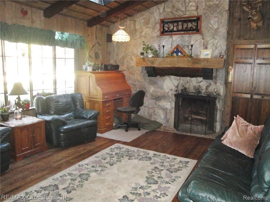 18730 Savage Road Belleville, MI 48111 - Photo 5 of 34 DSC04419.JPG