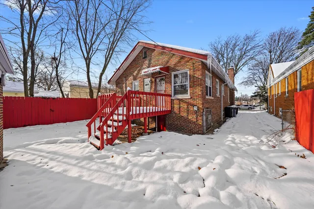 a wooden bench sitting in front of a building