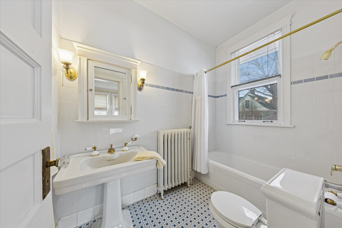 1235 Ridge Avenue Evanston, IL 60202 - Photo 20 of 36 a bathroom with a sink toilet and shower