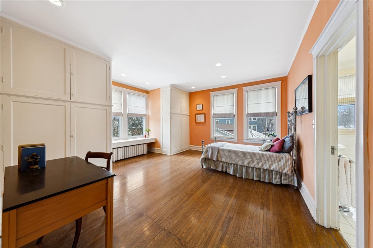 1235 Ridge Avenue Evanston, IL 60202 - Photo 22 of 36 a living room with furniture and large windows