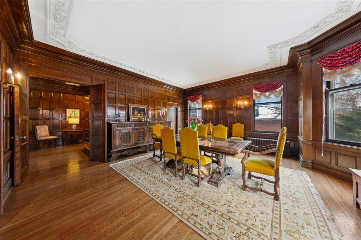 1235 Ridge Avenue Evanston, IL 60202 - Photo 7 of 36 a living room with furniture and wooden floor