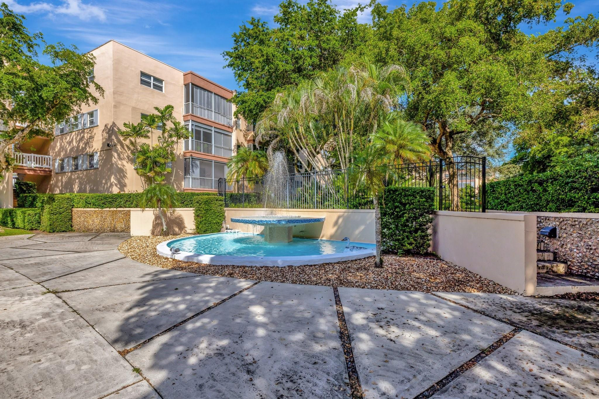 6731 Cypress Road, Unit 111 Plantation, FL 33317 - Photo 22 of 37 Photo 22