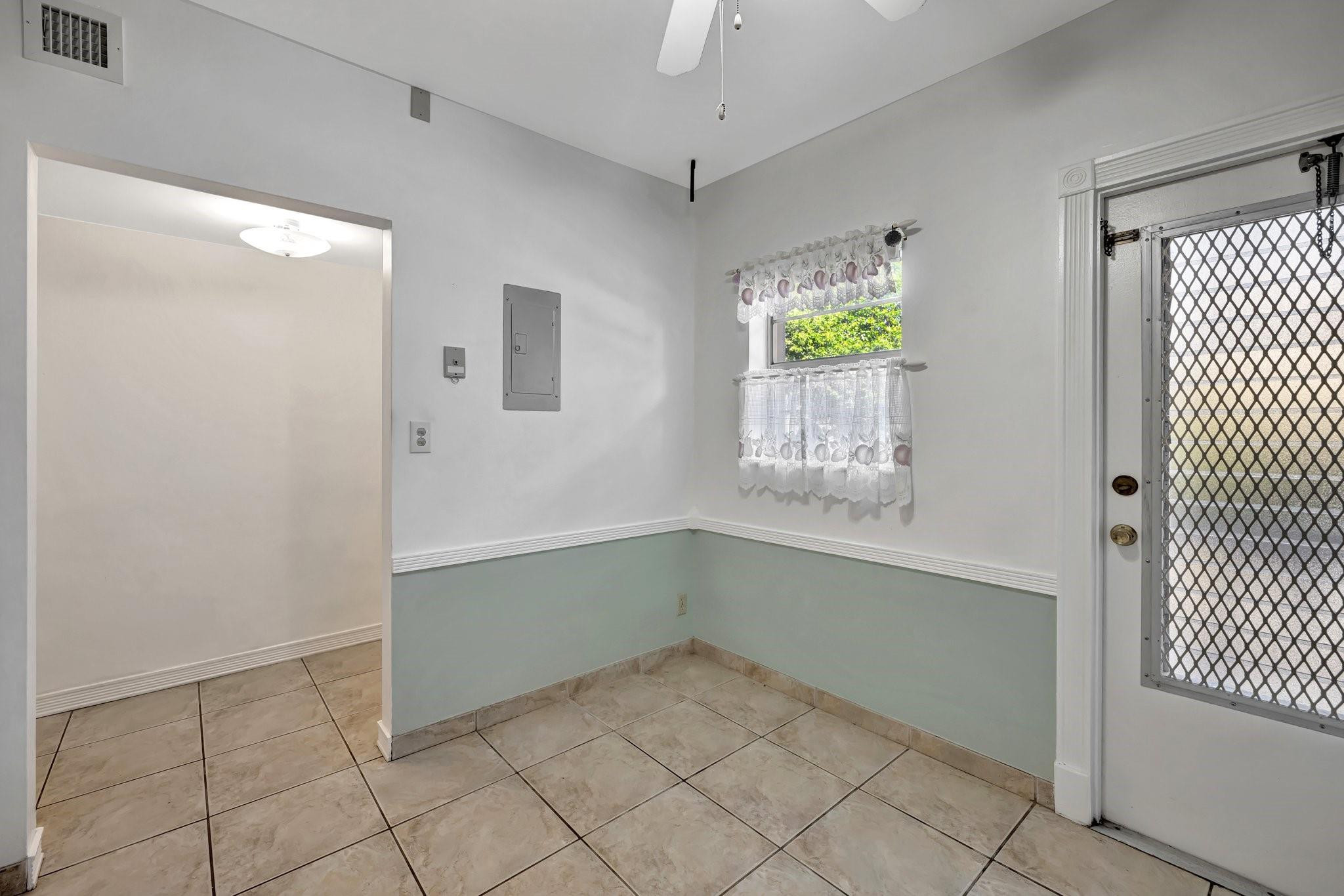6731 Cypress Road, Unit 111 Plantation, FL 33317 - Photo 5 of 37 Breakfast nook in Kitchen