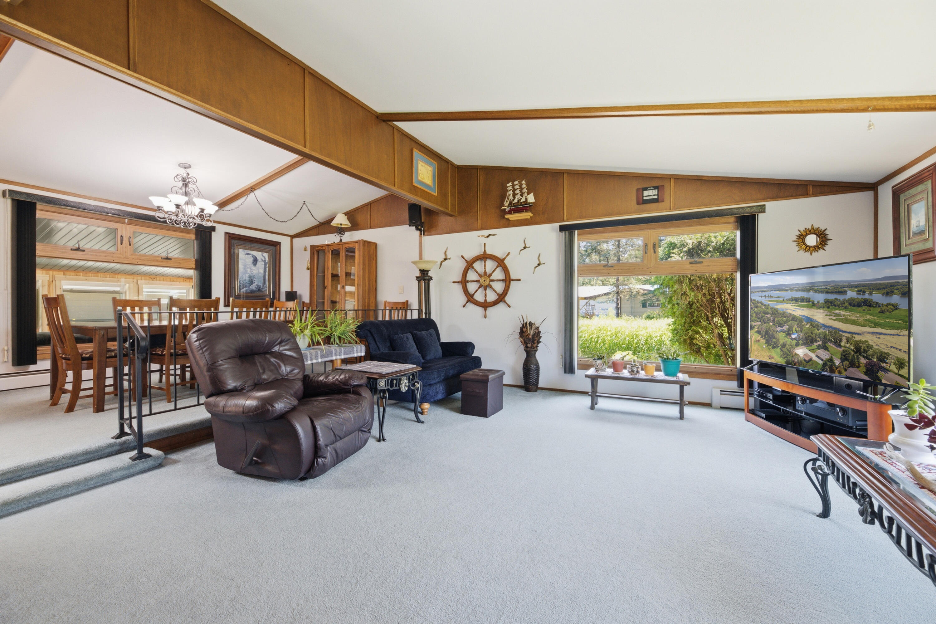 1725 North River Road Buffalo City, WI 54622 - Photo 4 of 20 Living Room