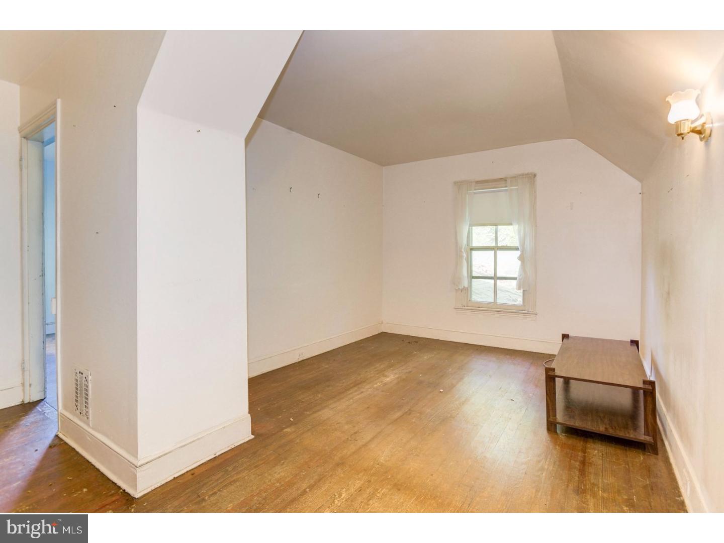 1405 Bridgeboro Road Edgewater Park, NJ 08010 - Photo 12 of 17 Family Room