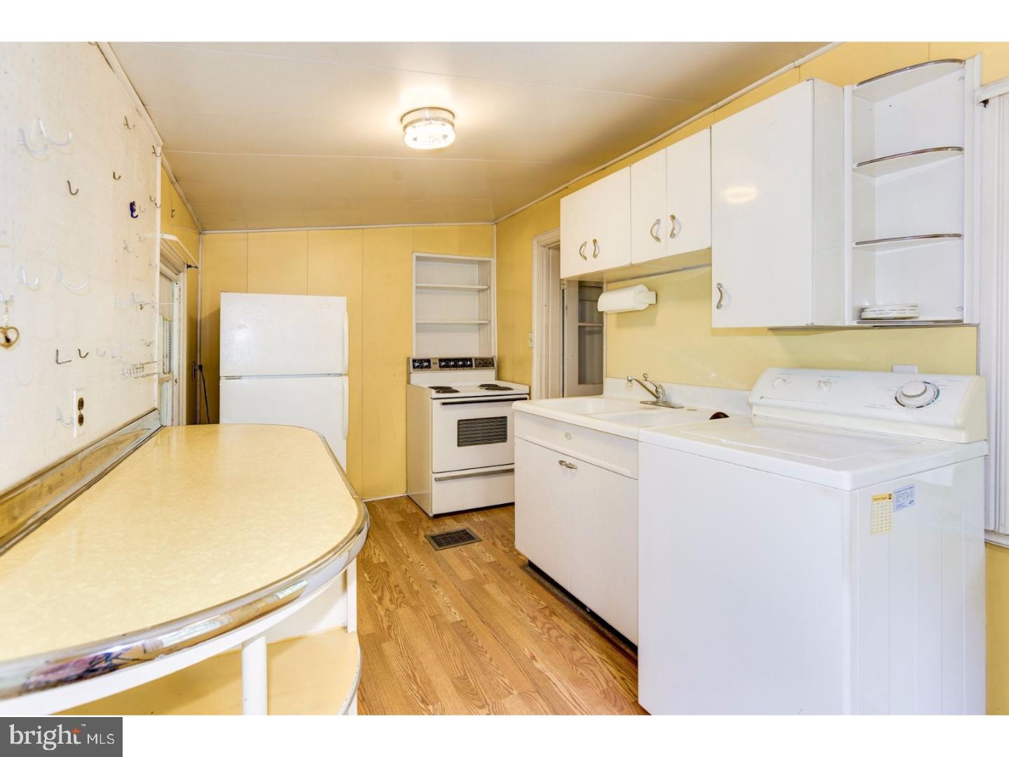 1405 Bridgeboro Road Edgewater Park, NJ 08010 - Photo 5 of 17 Kitchen