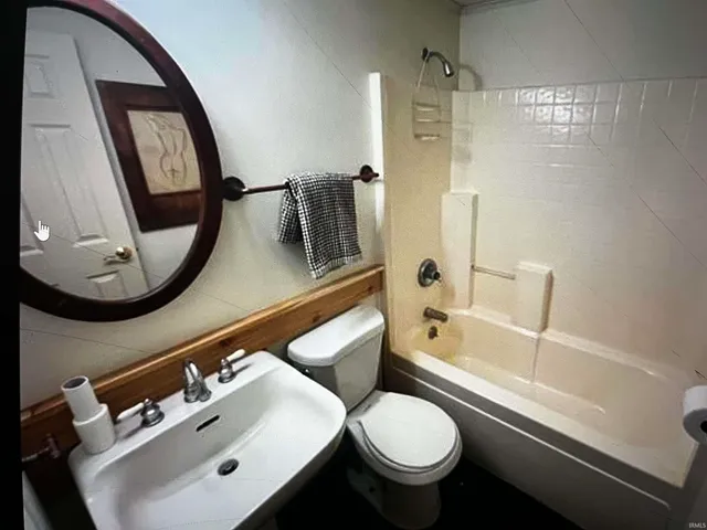 $275,000 | 706 Rose Drive, Newburgh, IN 47630