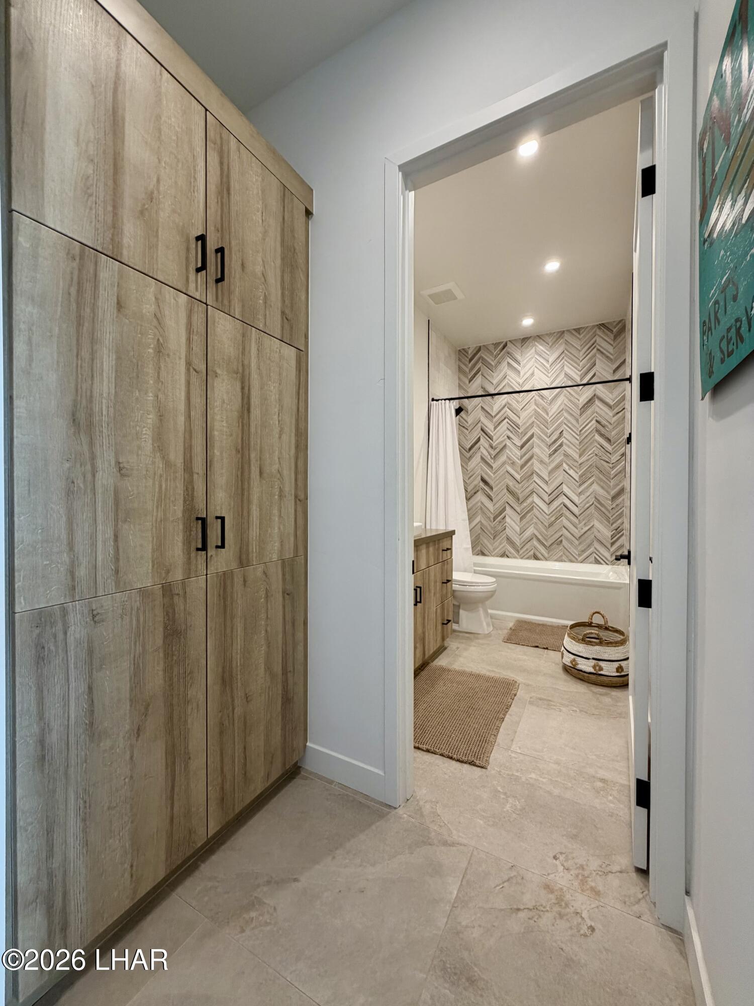 48963 Riviera Place Ehrenberg, AZ 85334 - Photo 25 of 58 a view of a walk in closet and a bathroom