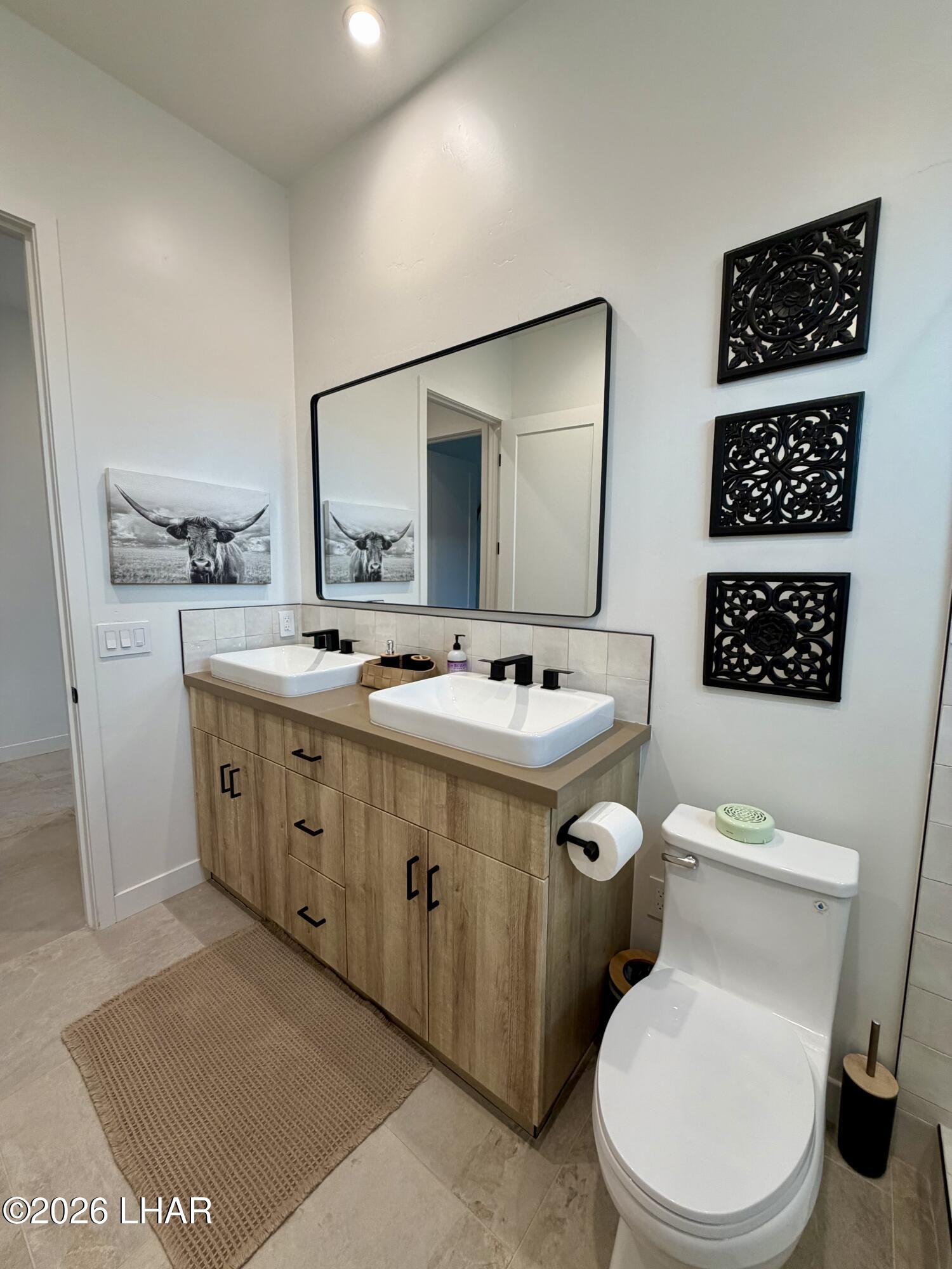 48963 Riviera Place Ehrenberg, AZ 85334 - Photo 34 of 58 a bathroom with a toilet sink and mirror