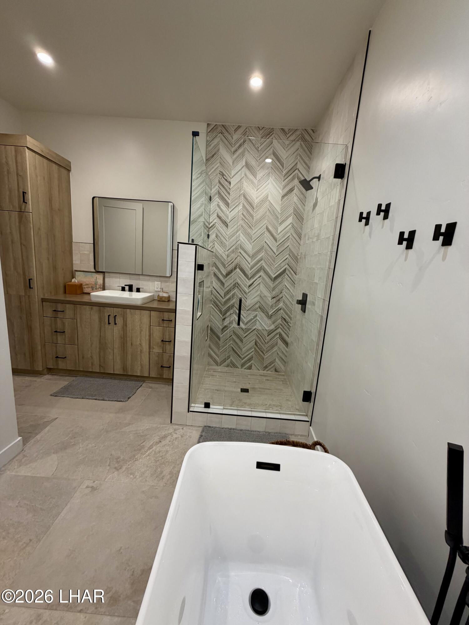 48963 Riviera Place Ehrenberg, AZ 85334 - Photo 42 of 58 a bathroom with a tub a sink and glass door