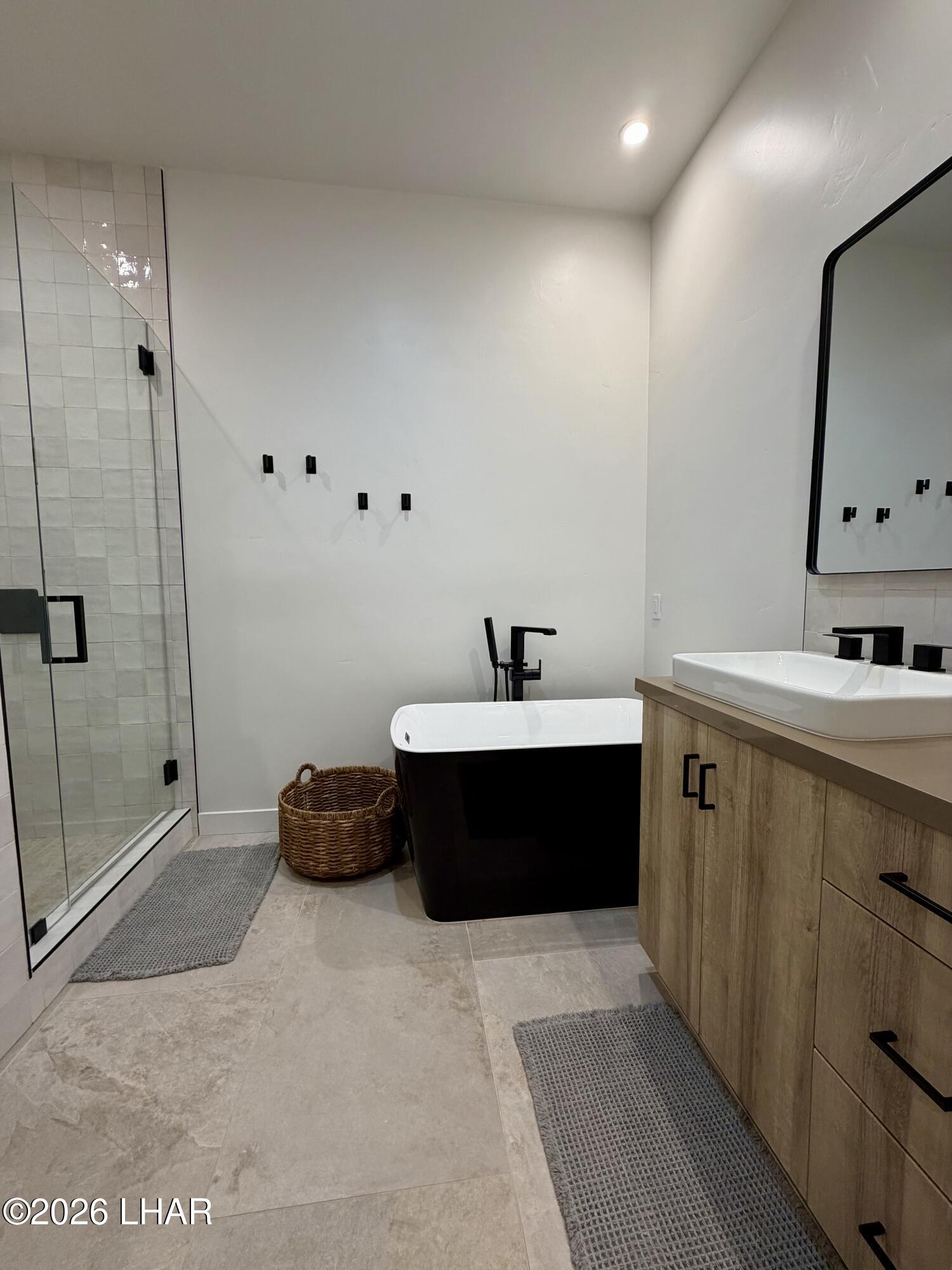 48963 Riviera Place Ehrenberg, AZ 85334 - Photo 43 of 58 a bathroom with a bathtub shower sink and mirror