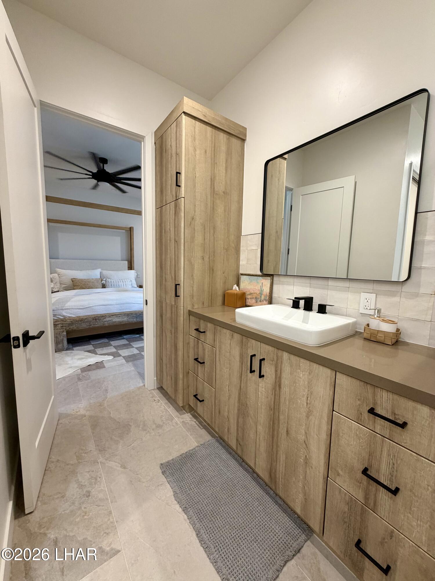 48963 Riviera Place Ehrenberg, AZ 85334 - Photo 44 of 58 a bathroom with a tub sink and mirror