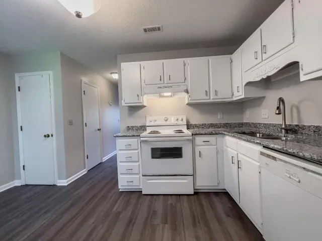 $1,325 | 101 Timber Lane, Unit B, Summerville, SC 29485