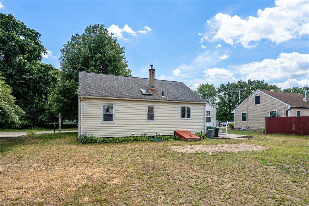 1534 Donohue Road Chicopee, MA 01020 - Photo 29 of 33