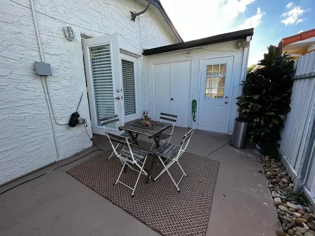 $2,750 | 2049 Southwest 60th Court, Unit 1, Miami, FL 33155