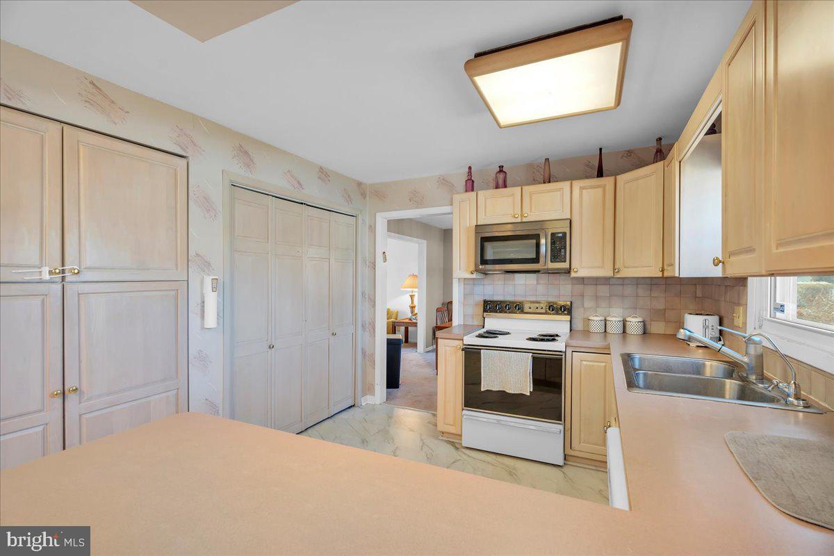 421 Gatewood Road Cherry Hill, NJ 08003 - Photo 8 of 33 Gallery Image 8