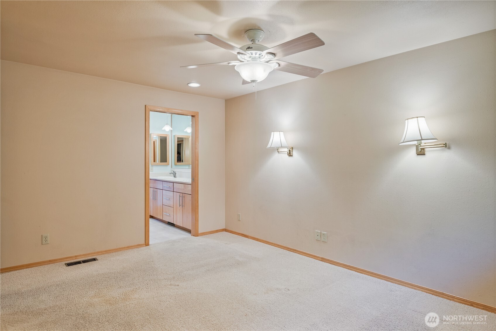 262 Sunset Drive Longview, WA 98632 - Photo 16 of 39 an empty room with fan and entrance