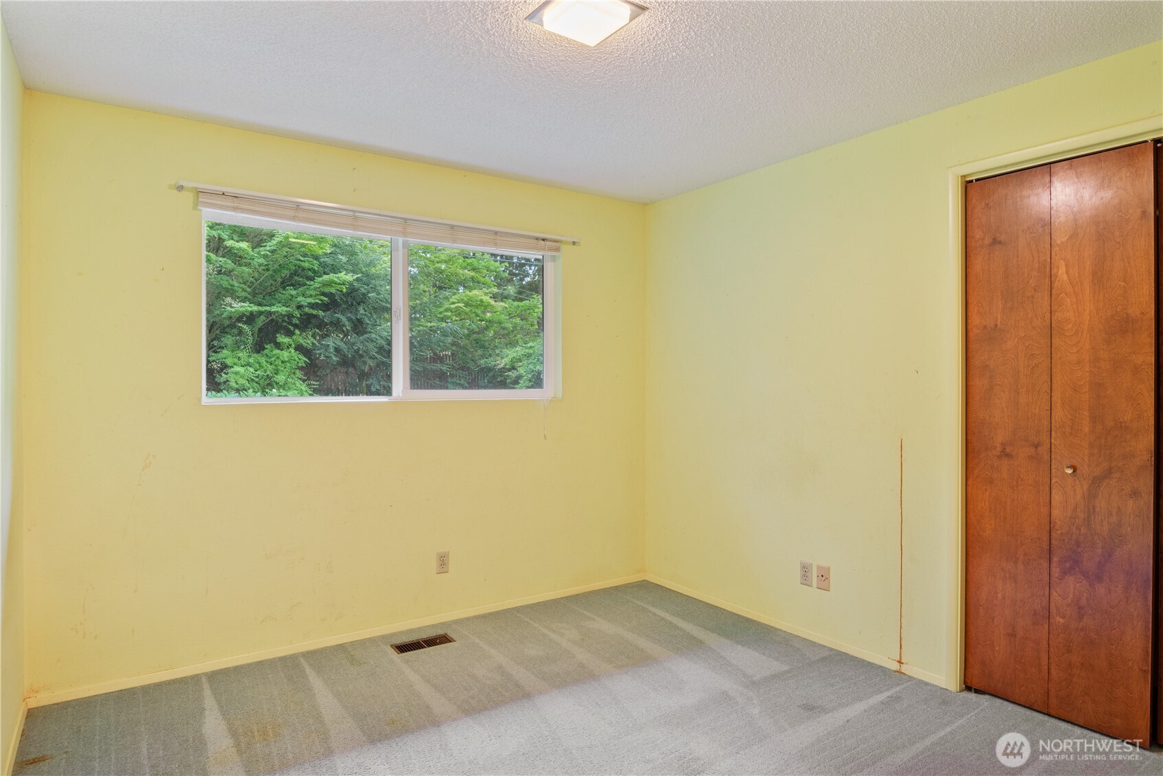 262 Sunset Drive Longview, WA 98632 - Photo 24 of 39 a view of an empty room with a window