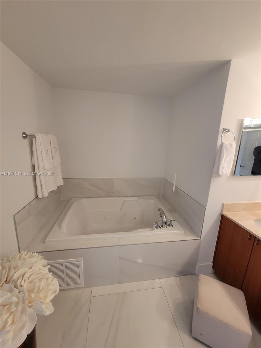 888 Douglas Road, Unit 1110 Coral Gables, FL 33134 - Photo 16 of 28 a bathroom with a bathtub