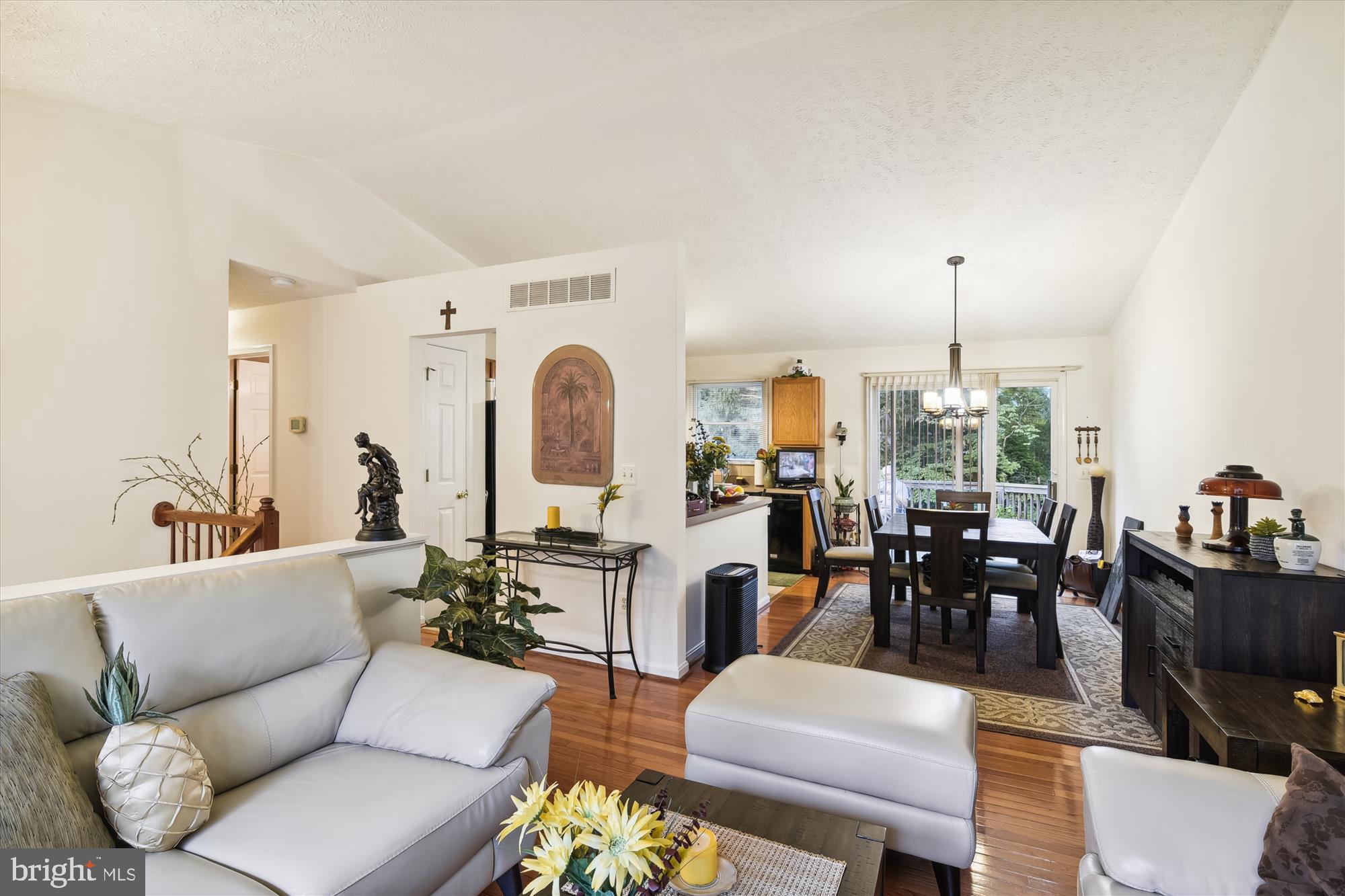 1283 Cape St Claire Road Annapolis, MD 21409 - Photo 10 of 62 Living room