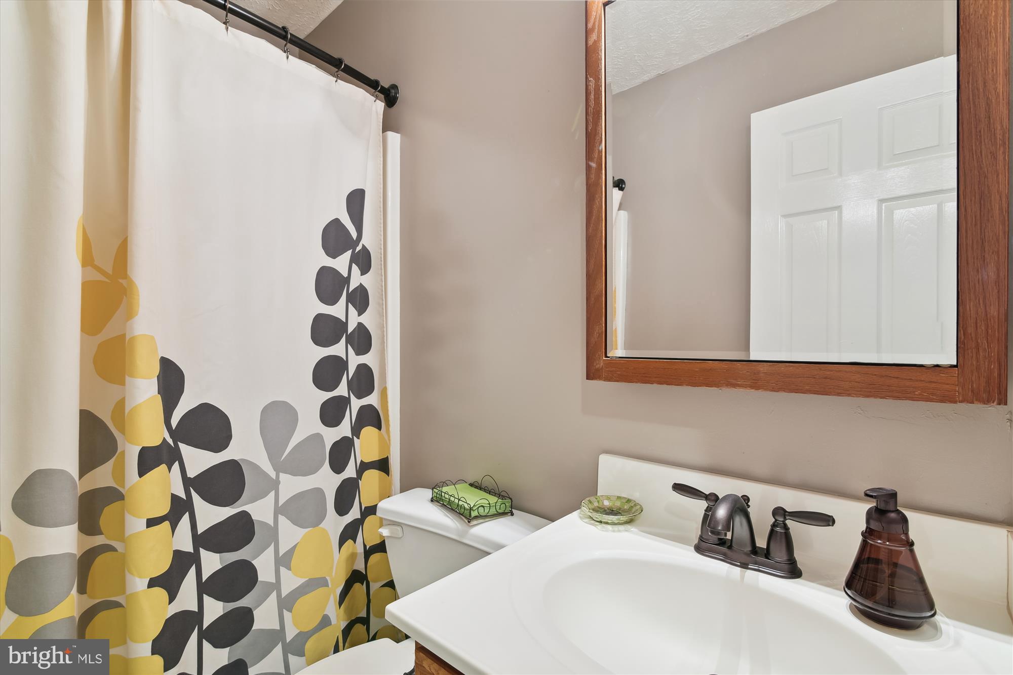 1283 Cape St Claire Road Annapolis, MD 21409 - Photo 23 of 62 Hall full bath