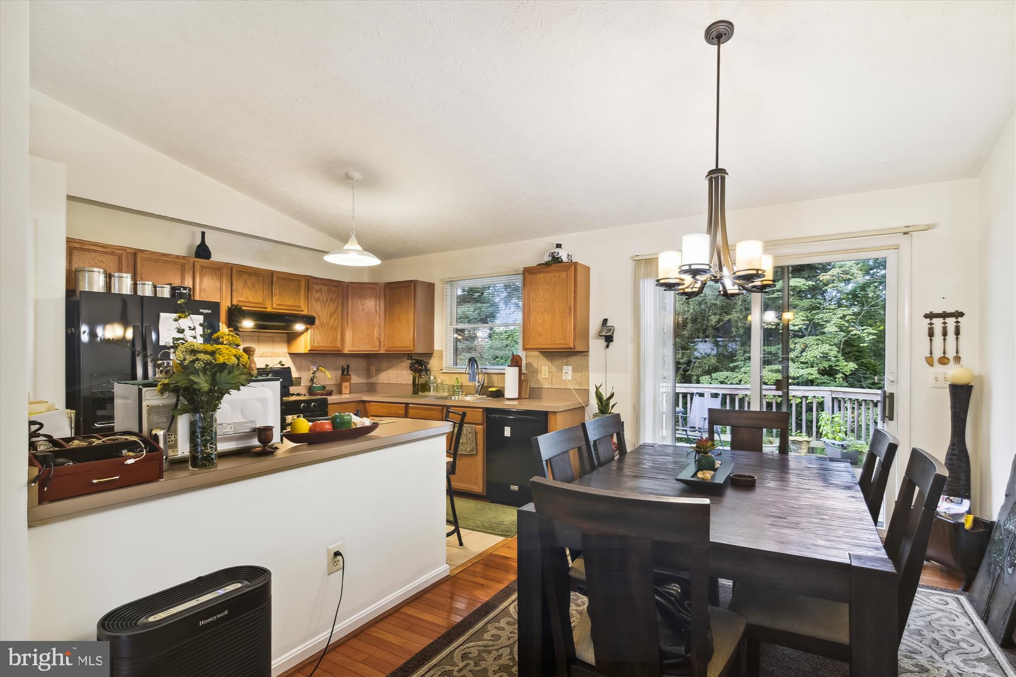 1283 Cape St Claire Road Annapolis, MD 21409 - Photo 5 of 62 Kitchen and dining room