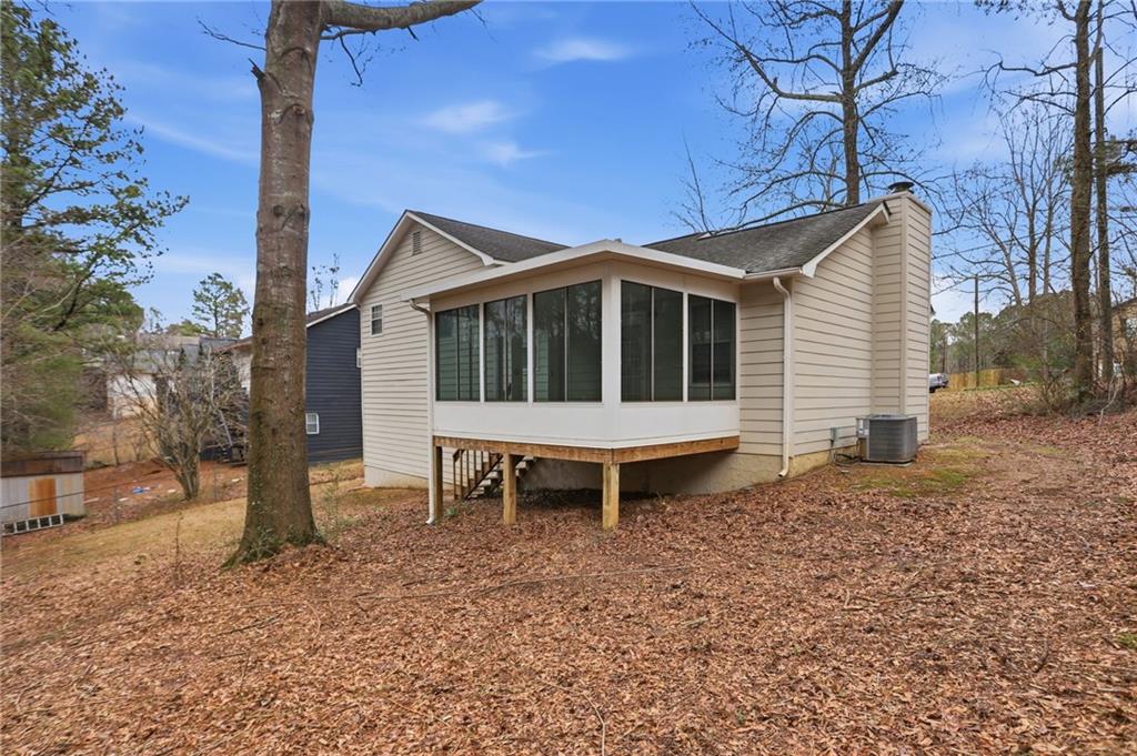 113 Hampton Drive Dallas, GA 30132 - Photo 24 of 30 a backyard of a house with table and chairs